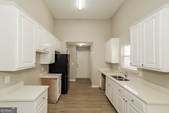 Foto del edificio - 320 Buffington Dr