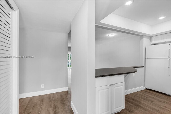Foto del edificio - 6100 NE 7th Ave