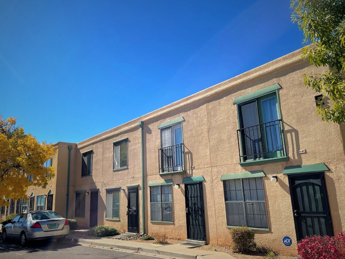 Primary Photo - 3301 Monroe St NE