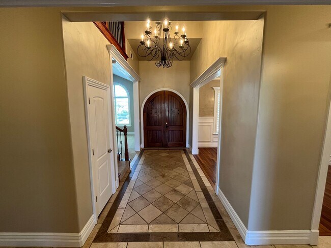 Foto del edificio - Beautiful 4 Bedroom 4 Bathroom House in Ga...