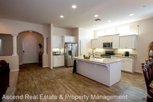 Building Photo - 4 br, 2.5 bath House - 6803 Clearwater Cre...