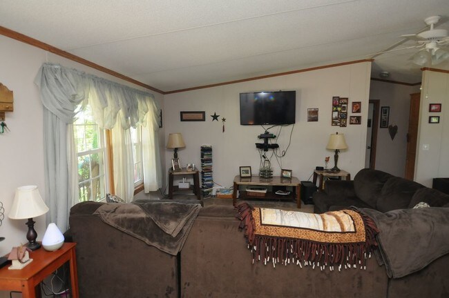Foto del edificio - 5642 Pigeon Hill Rd