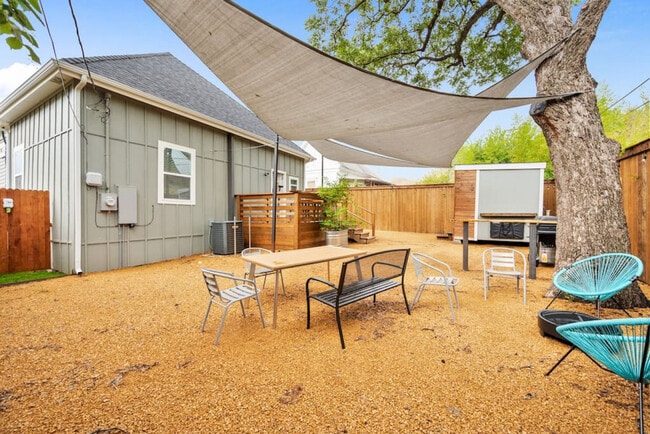 Building Photo - 921 E Hattie St