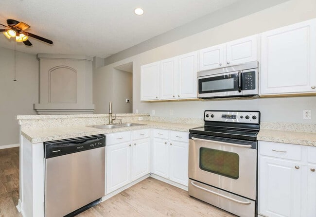 Building Photo - 4592 Misty Dawn Ct N