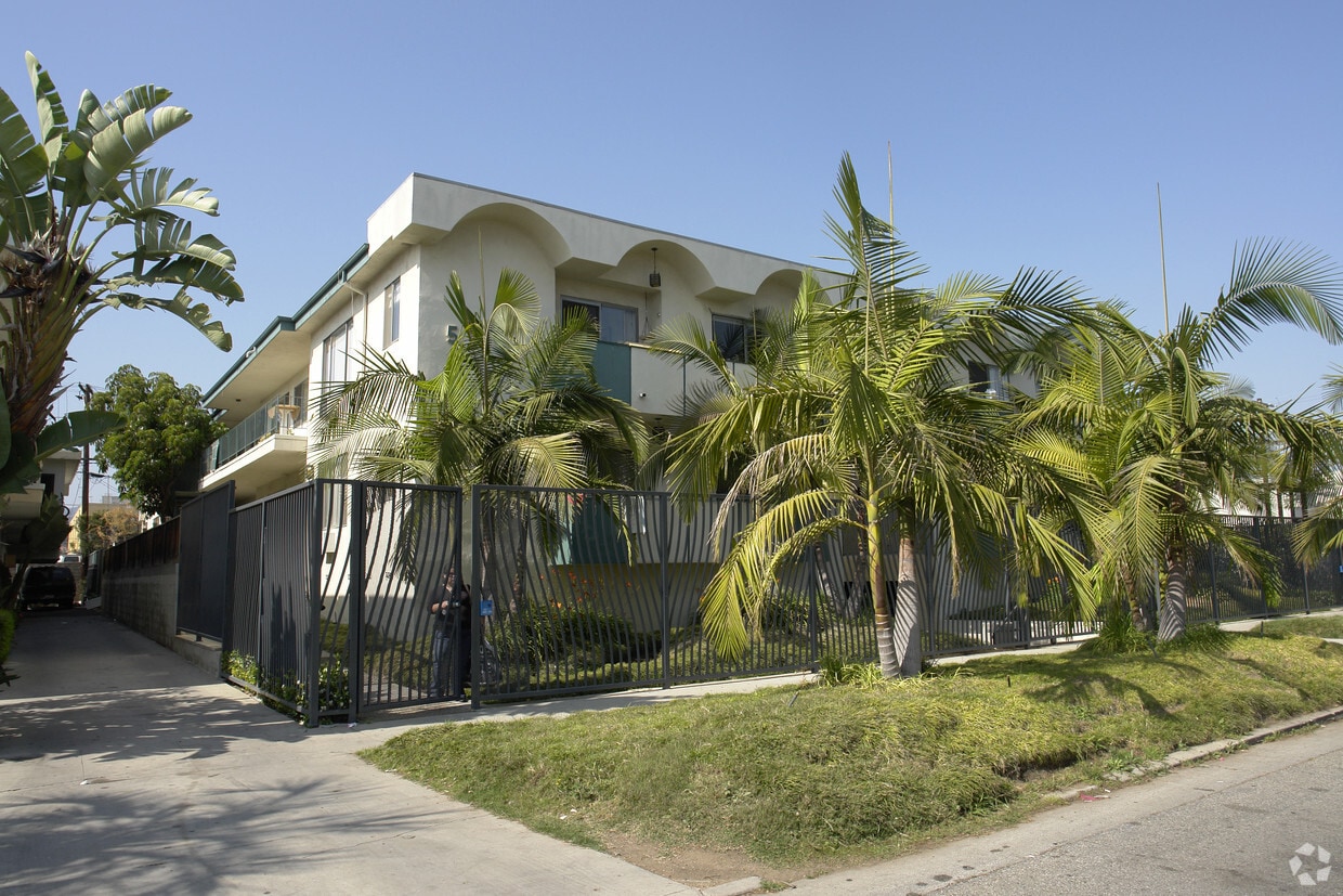 Building Photo - 5433 Barton Ave
