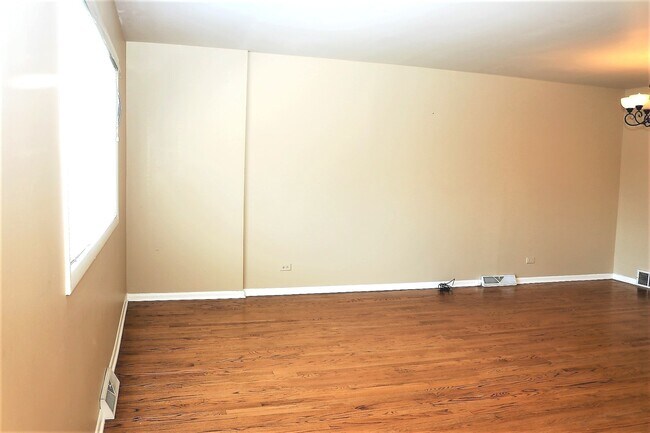 Building Photo - 322 Skokie Ct