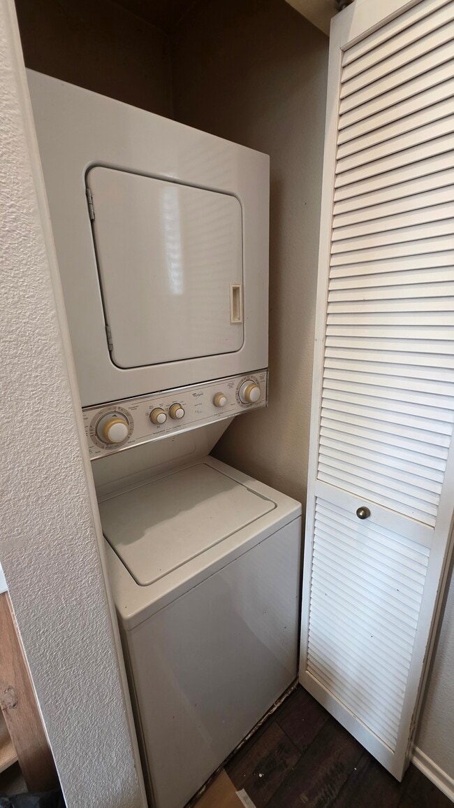 Foto del edificio - 1342 Serena Cir