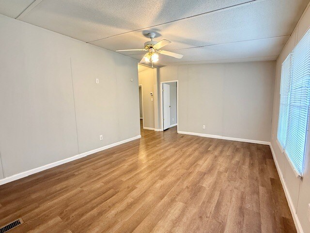 Foto del edificio - 4512 Spring Hill Rd