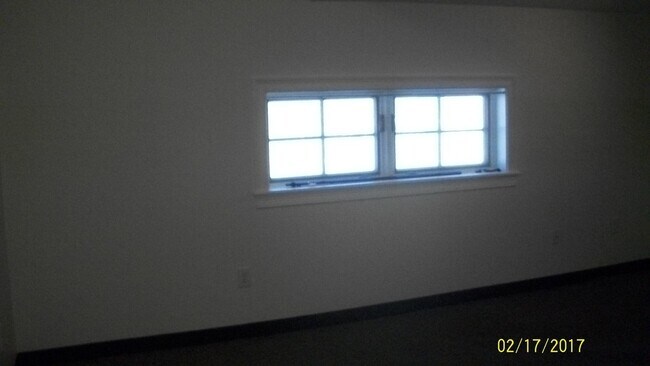 Building Photo - 32 Elm Street