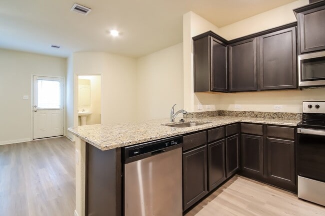 Building Photo - 570 Solomon Ln