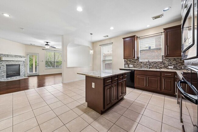 Foto del edificio - 206 Saddle Ridge Dr