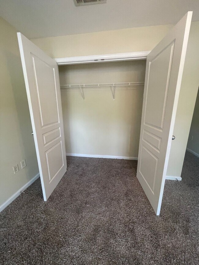 Building Photo - 15-1513 Huneycutt