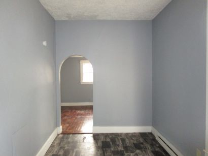 Building Photo - 405 W Main St