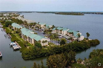 Building Photo - 1825 Tarpon Ln
