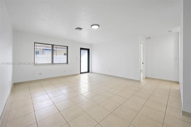 Foto del edificio - 511 NW 93rd St