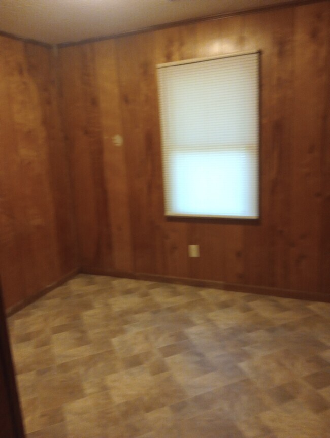Building Photo - 110 Lilly St