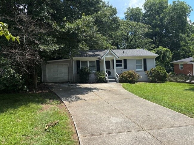 Building Photo - 2223 Dillard St