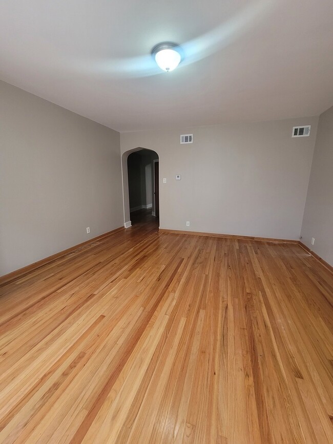 Foto del edificio - 5144 W Nelson St