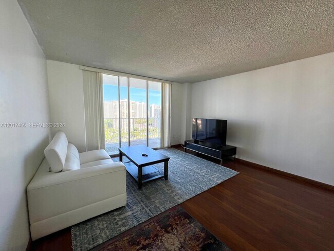 Foto del edificio - 2801 NE 183rd St