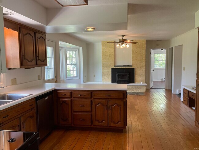 Foto del edificio - 3715 Marigold Dr