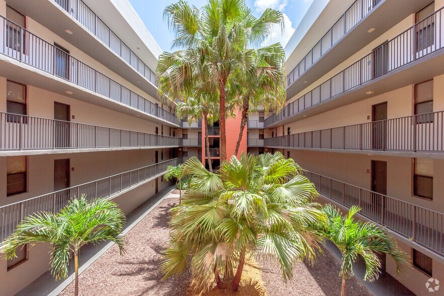 Apartment Building Courtyard avesta biscayne rentals - north miami, fl | apartments Apartment Building Courtyard avesta biscayne rentals - north miami, fl | apartments