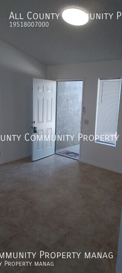 Building Photo - 2 bed, 1.5 bath apartment in 29 Palms!