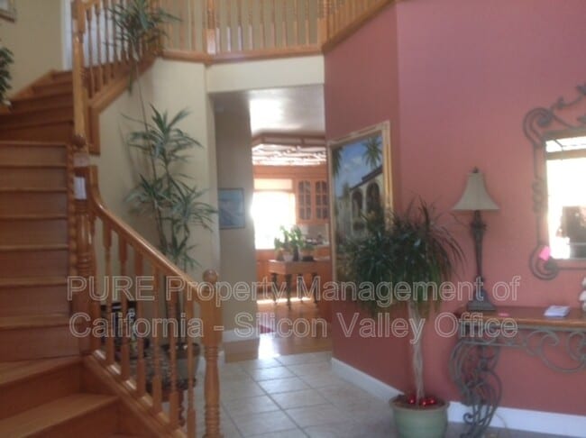 Building Photo - 11050 Canyon Dr