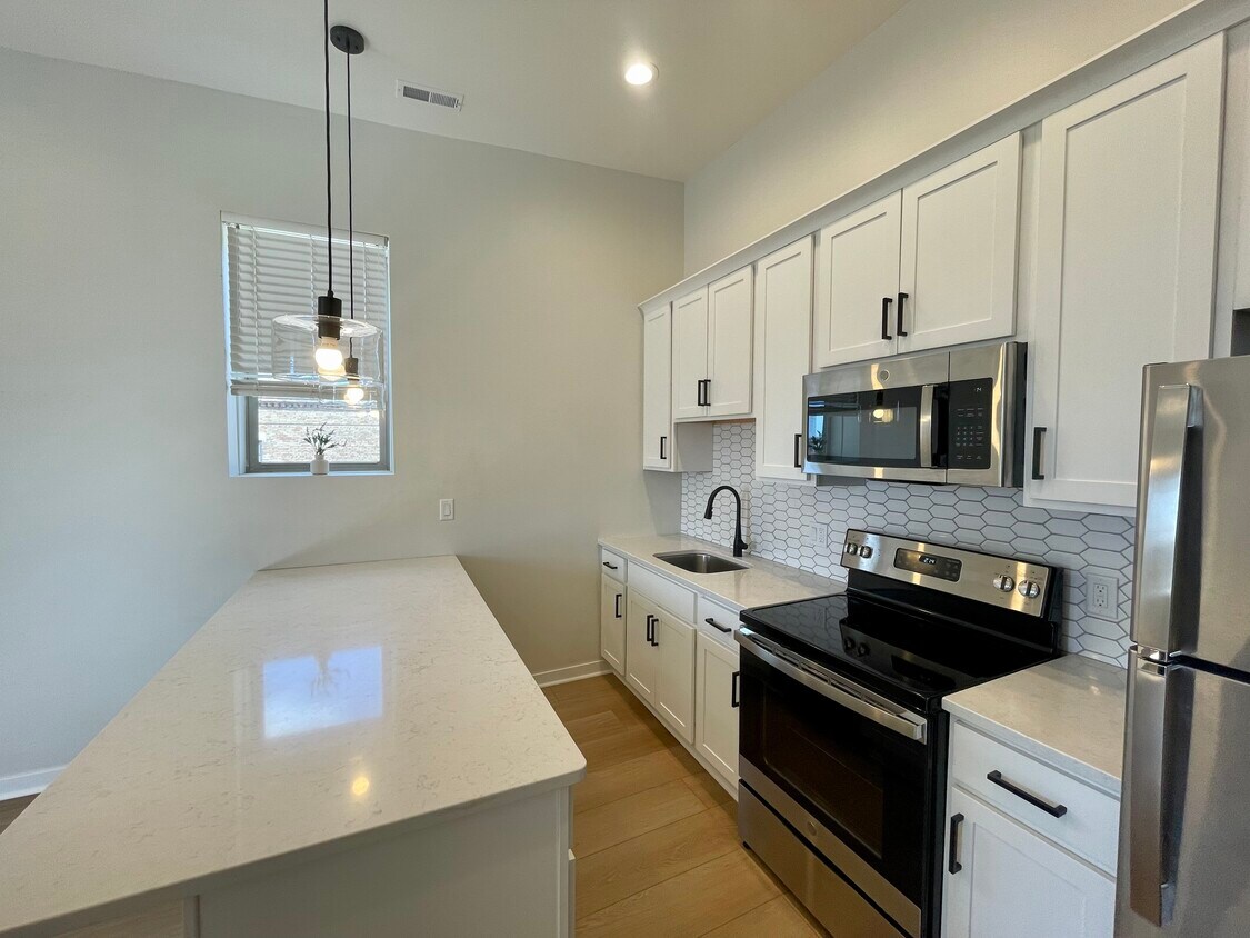 Darling Downtown Racine 1br loft Room for Rent in Racine, WI