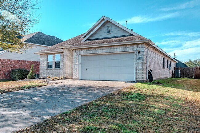 Foto del edificio - 8515 Holly Spring Ln