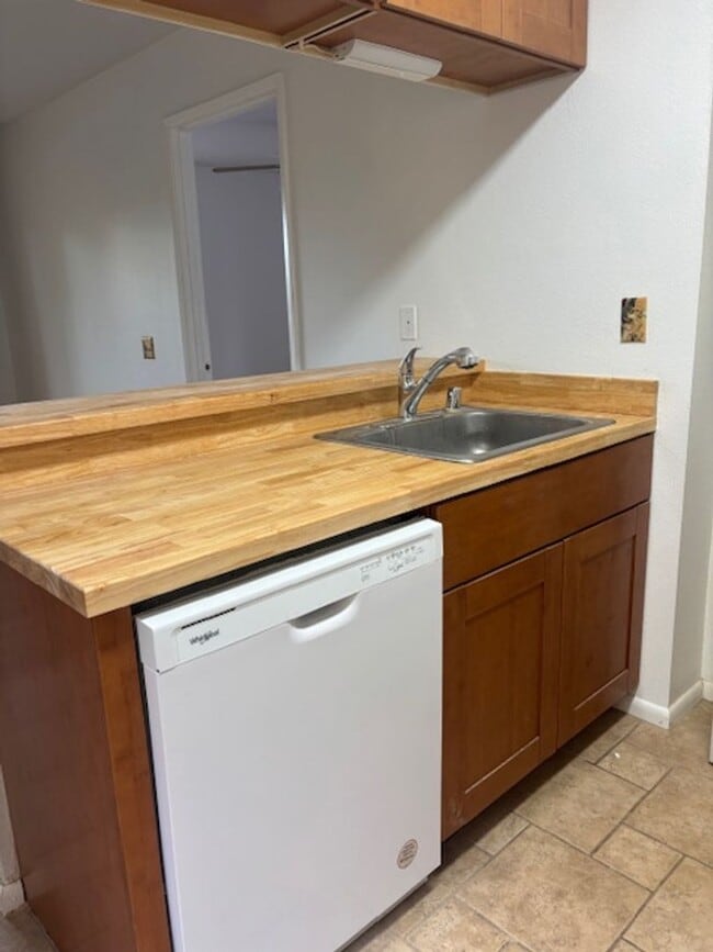 Foto del edificio - Refreshed 1 Bedroom/ 1Bath Condo in Gated Community