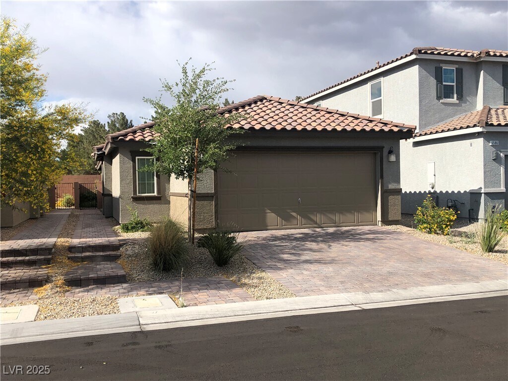 Foto principal - 6594 Secret Grove Ave