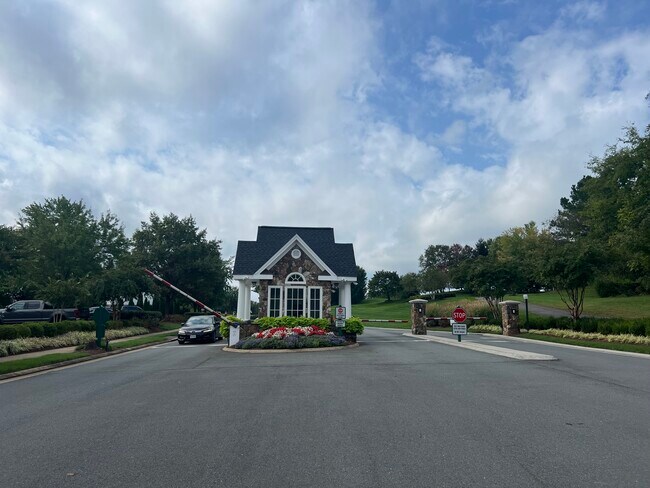Foto del edificio - 15751 Spyglass Hill Loop