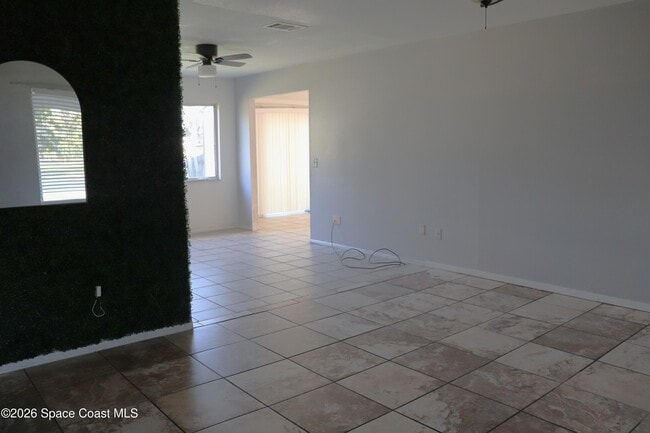 Foto del edificio - 1204 Linmoor Cir NE