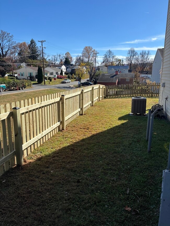 Foto del edificio - 1102A Grove St