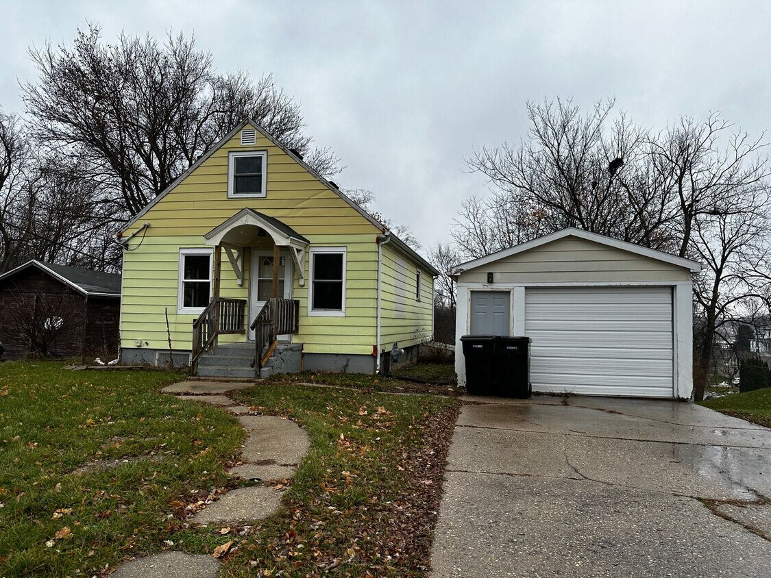 2 Bedroom House with Bonus Room in Basement House Rental in Beloit