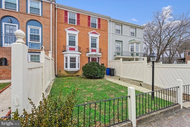 Photo - 8102 Pinelake Ct Townhome