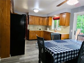 Building Photo - 298 Willowen Dr