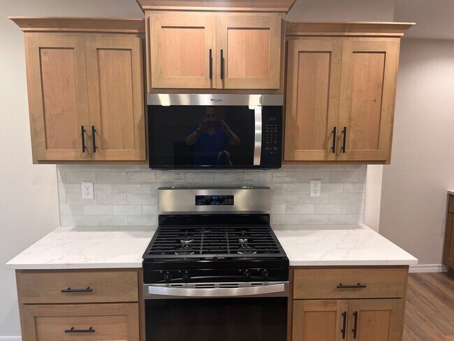 Foto del edificio - Beautiful, brand-new, 3-bedroom, 2-bath home in Nixa with a 3-car garage.