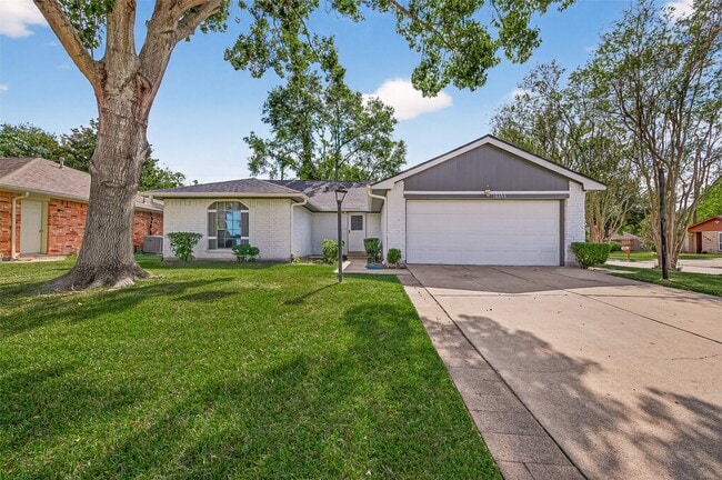 Building Photo - 16355 Sierra Grande Dr