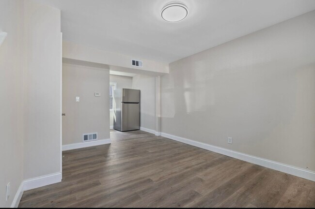 Foto del edificio - 464 E Norwich Ave