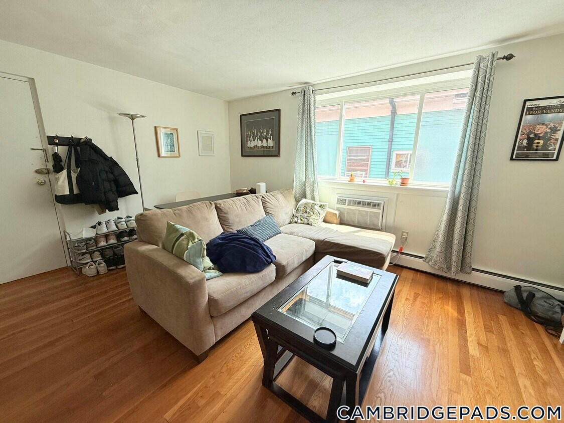 Foto principal - 135 Inman St
