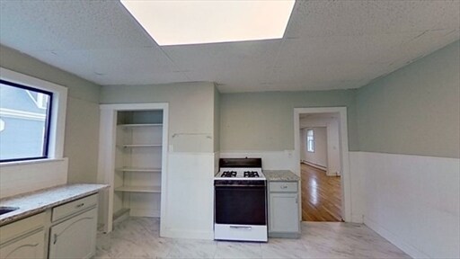 Building Photo - 204 School St