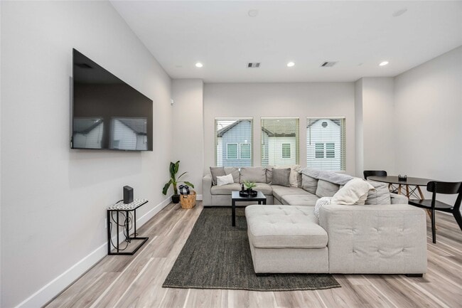 Foto del edificio - 2611 Huntington Creek Ln