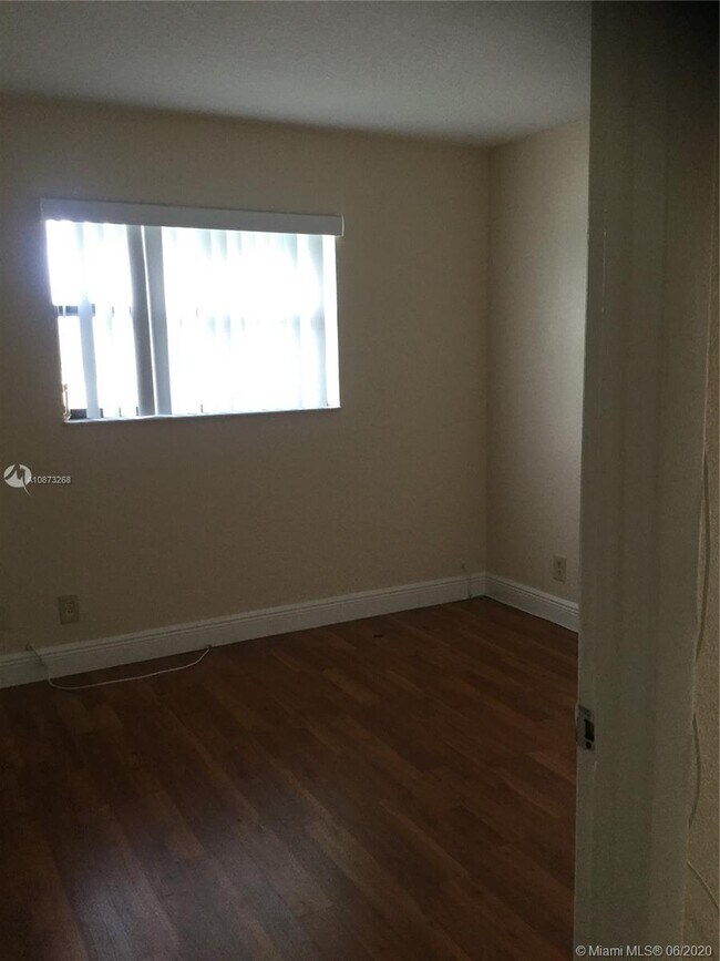 Foto del edificio - 4185 NW 114th Ave