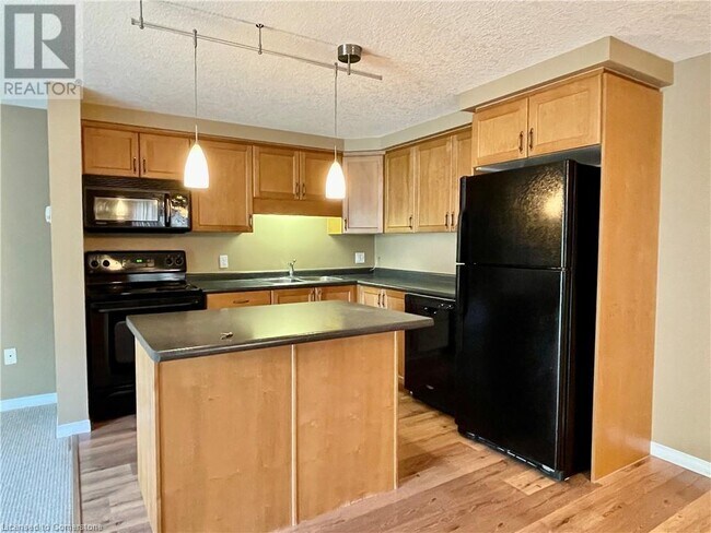 Building Photo - 510 Virginia Creeper St