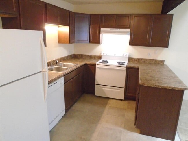 Building Photo - 822 White Oak Dr