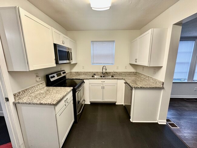 Foto del edificio - 939 Deckner Ave SW