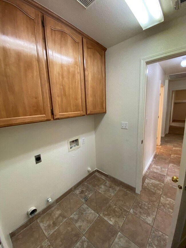 Foto del edificio - Coming soon, Beautiful Home located SE Visalia!