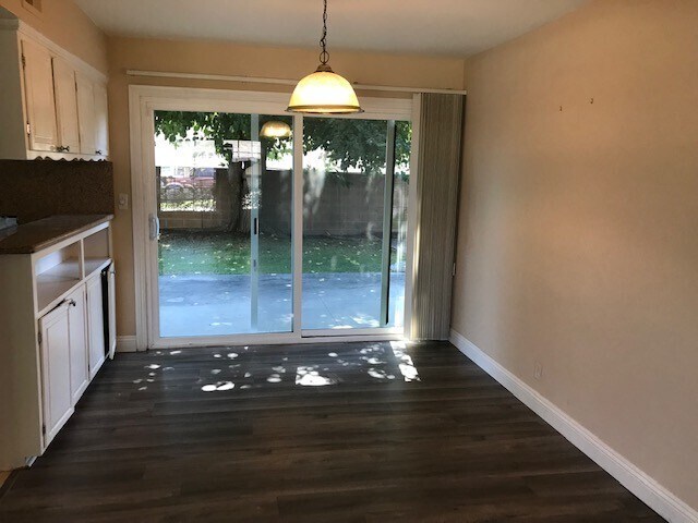 Foto del edificio - Rossmoor Home! Los Al Schools! Ready to Move In! 3 Bed 2 Bath!