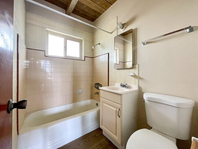 Building Photo - 990 Seacoast Dr